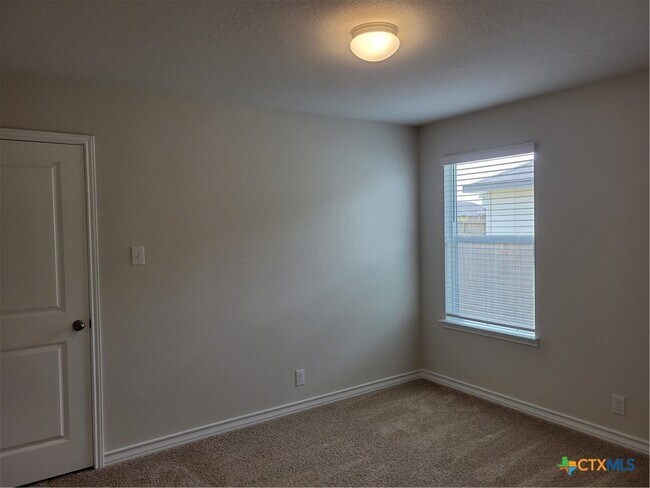 Building Photo - 613 Great Plains