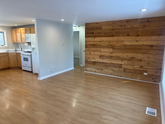 Building Photo - 4001 W 90th Pl