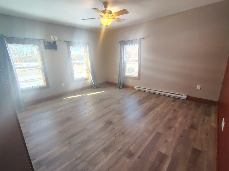 Building Photo - 615 Lake St