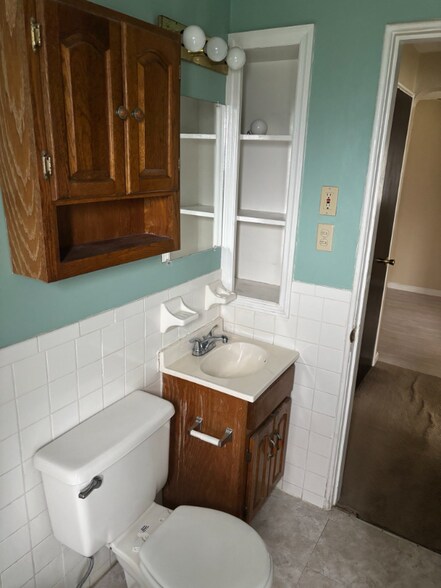 Building Photo - 527 Corona Ave