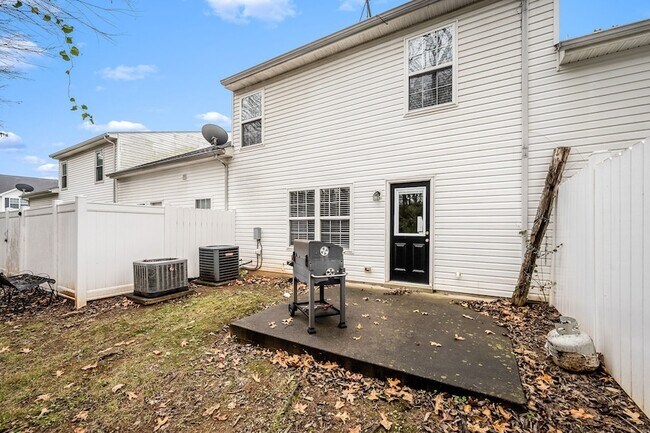 Building Photo - 4910 Laura Jeanne Blvd