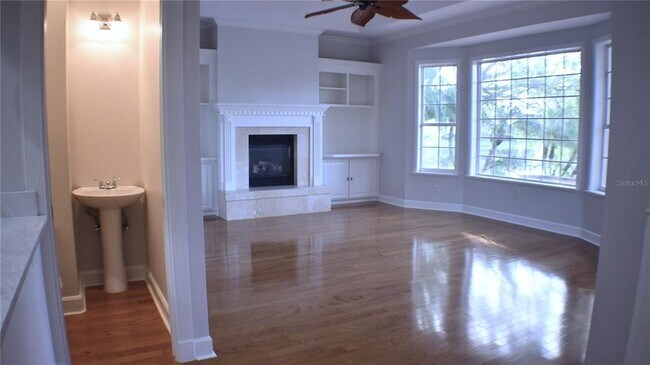 Building Photo - 4910 Old Creek Dr