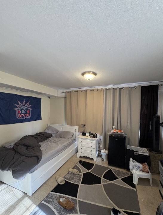 Building Photo - 599 S East St