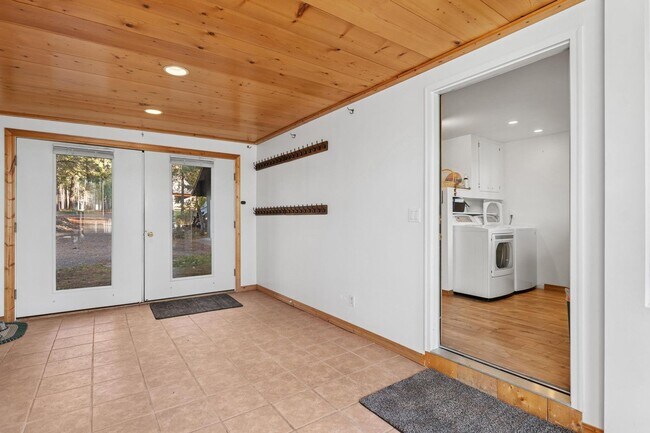 Building Photo - Whitefish Home with Great Lake Views