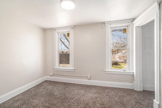 Building Photo - Single-Family Home - 4 Bedroom, 1 Bathroom