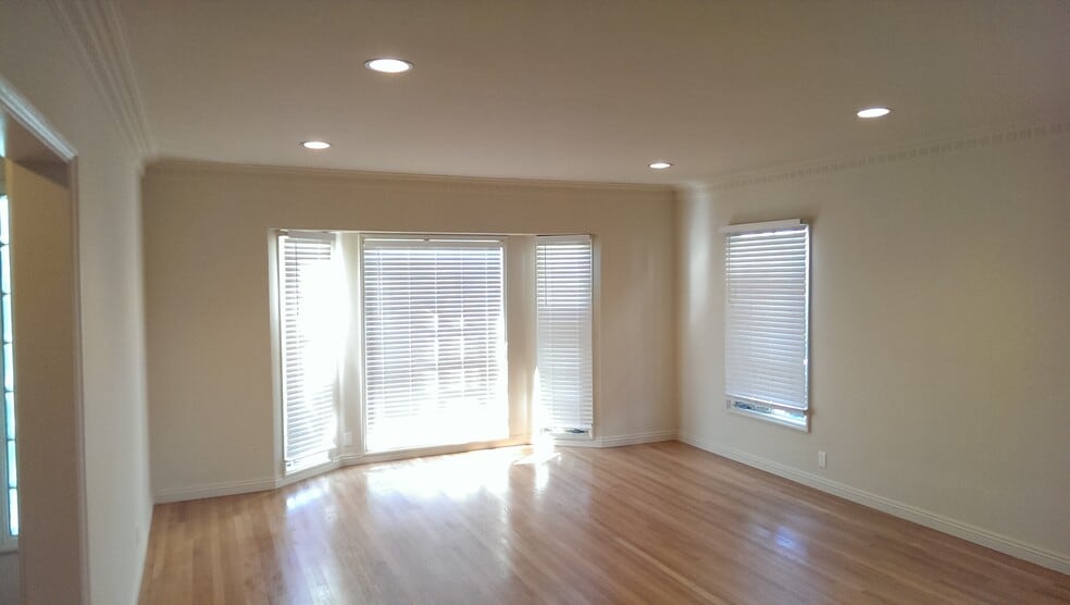 Living Room - 1226 S Longwood Ave