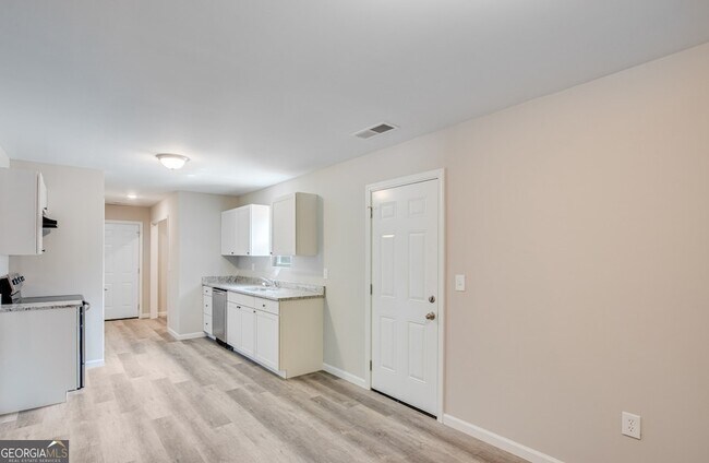 Building Photo - 94 Lyla Ln