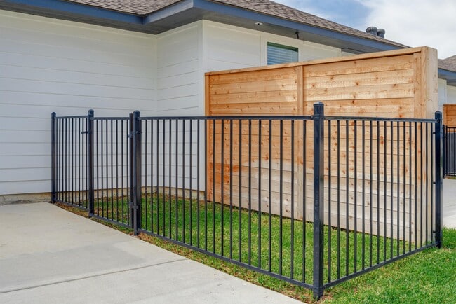 Building Photo - 1126 Trellis Pass