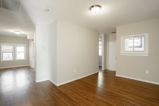 Building Photo - 92 Maple St