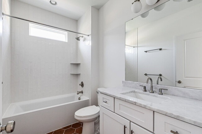 Building Photo - 2224 Perry St