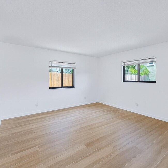 Building Photo - 125 S Palmway