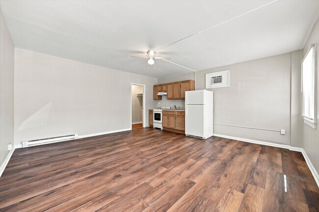 Building Photo - 571 Olive St