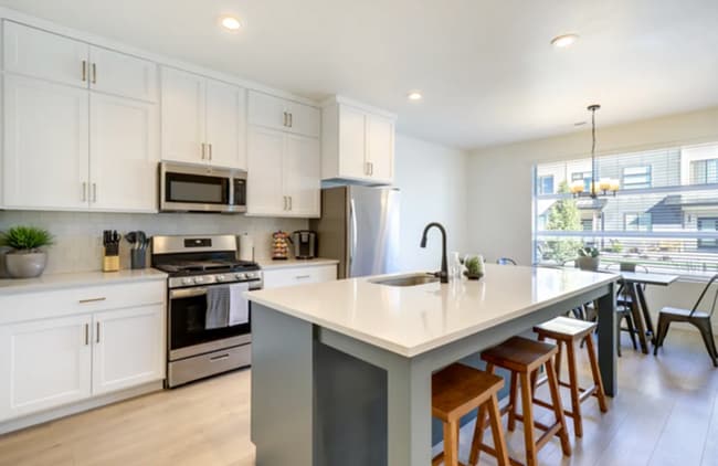 Building Photo - FURNISHED Charming 4 bedroom, 2.5 American Fork Home