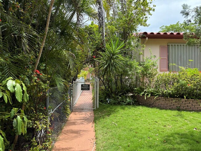 Building Photo - 1850 Rodman St