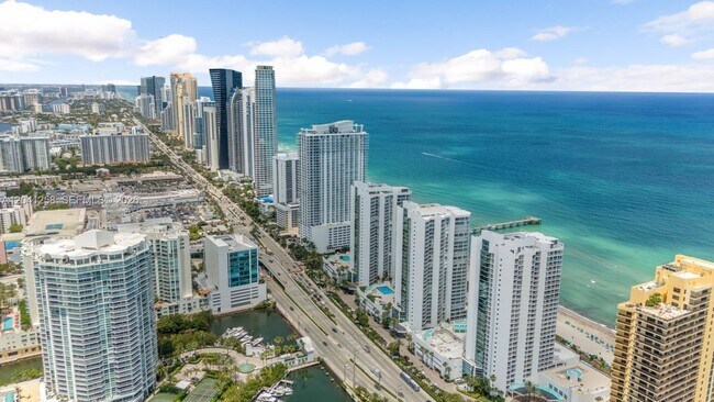 Building Photo - 16445 Collins Ave