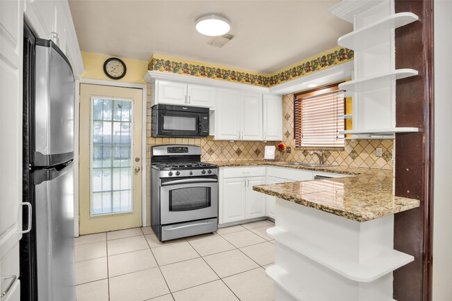 Building Photo - 1102 Mosher Ln