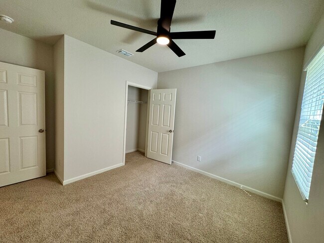 Building Photo - 490 Seaspray Dr