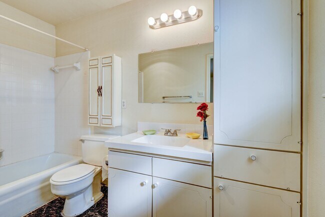 Building Photo - 6422 Burgoyne Dr.