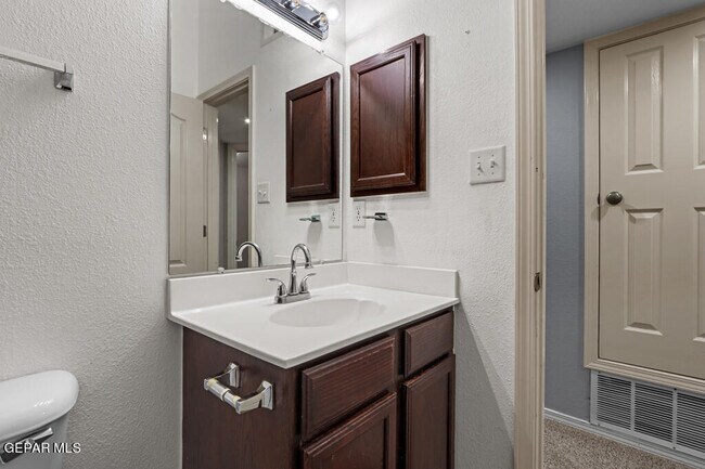 Building Photo - 454 Claiborne St