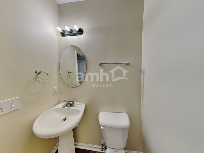 Building Photo - 11109 Aprilia Ln