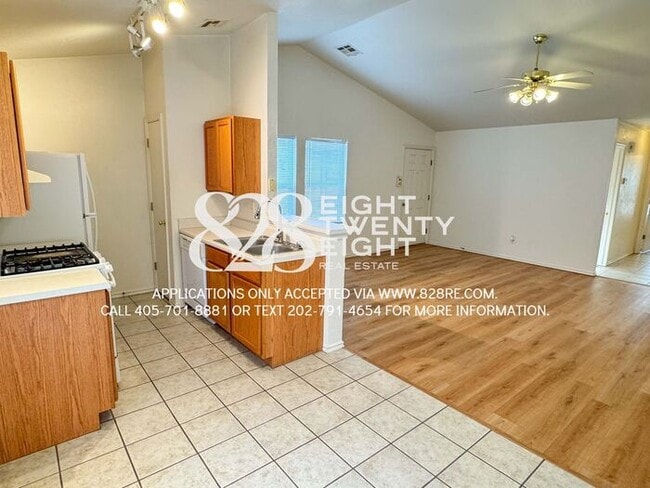 Building Photo - ADORABLE East Norman 3 Bed/2 Bath Duplex Available NOW in Eastridge!