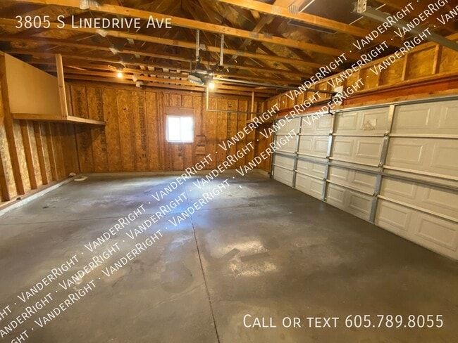 Building Photo - 3805 S Linedrive Ave