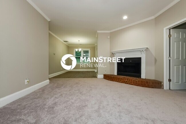 Building Photo - 4 Bedroom Pet-Friendly Home in Hampton, GA with Main Street Renewal