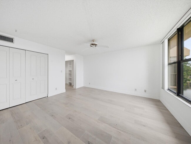 Building Photo - 6539 Coral Lake Dr