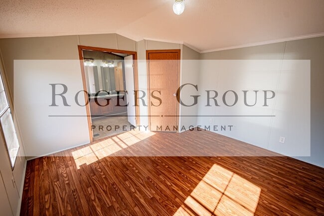 Building Photo - 242 Hidden Lk