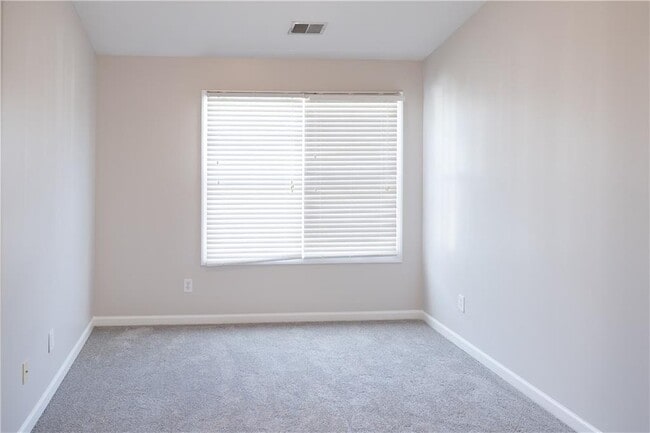 Building Photo - 3090 Branham Dr