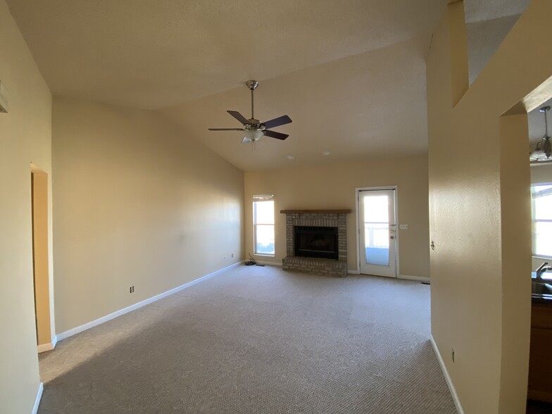 Building Photo - 753 Forest Green Dr