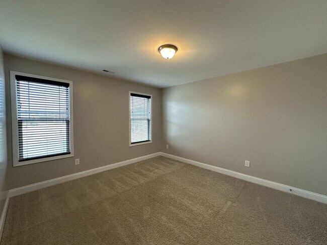 Building Photo - 5233 Debut Ave