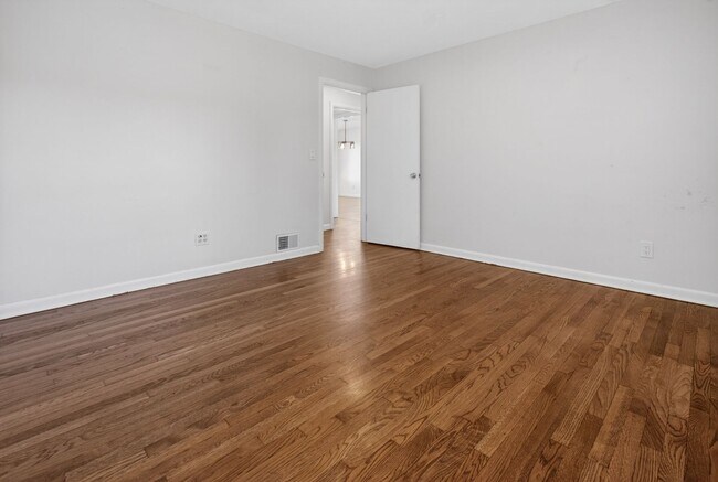 Building Photo - Stunning 4 bed + office, 4 bath rental home in Damascus!