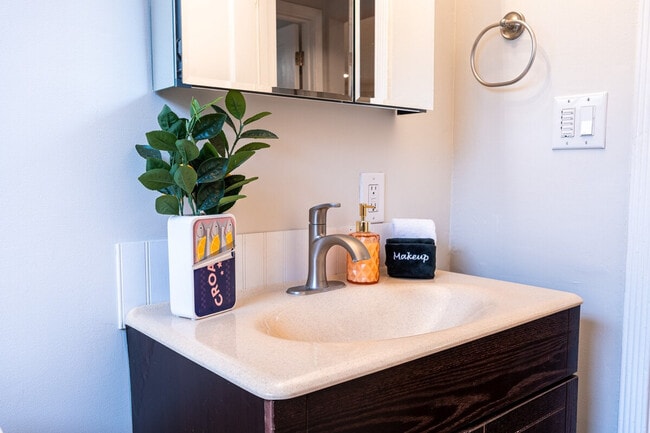 Building Photo - 1004 Airport Blvd