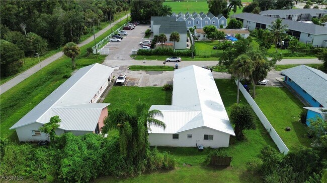 Primary Photo - 4265 Desoto Ave
