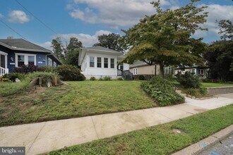 Building Photo - 724 Willitts Ave