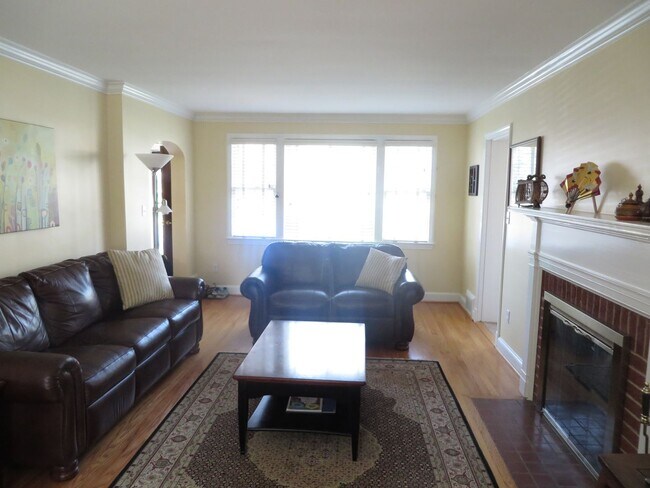 Building Photo - This home has so much to offer! MUST SEE!
