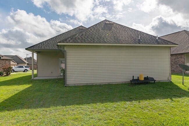 Building Photo - 3 Bedroom 2 bath for rent