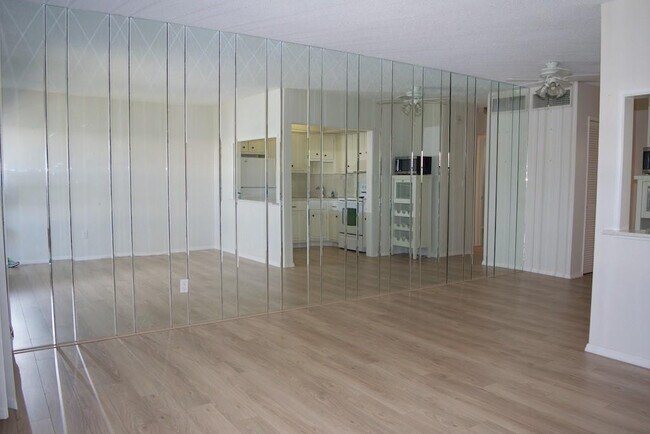 Building Photo - 5200 NE 24th Terrace