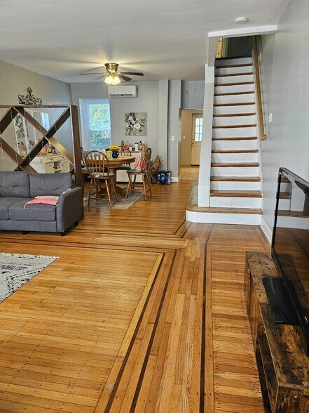 Building Photo - 214 Hermitage St