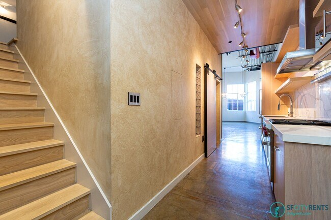 Building Photo - SoMa: Luxurious Remodeled Conversion Live/...