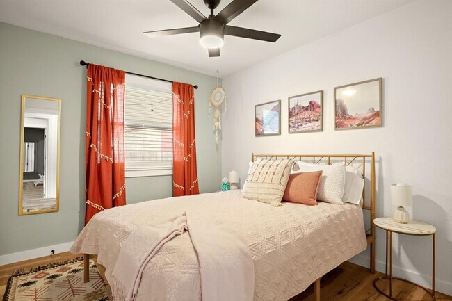 Building Photo - 11011 Jordan Ln