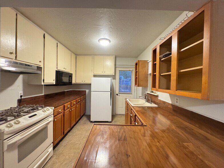 Building Photo - 2408 S Woodward Ave