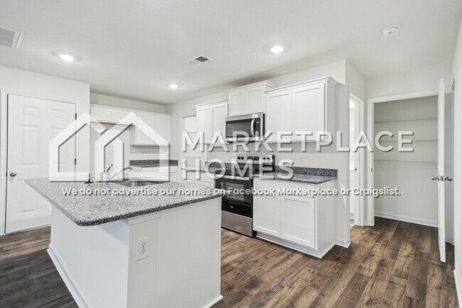 Building Photo - 2025 Southwood Cir