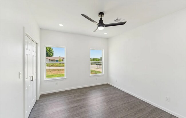 Building Photo - 3 Bed | 2 Bath in North Tulsa!