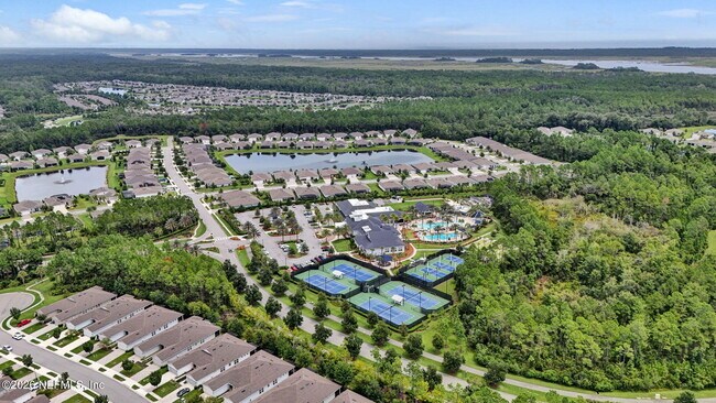 Building Photo - 1325 Fairway Village Dr