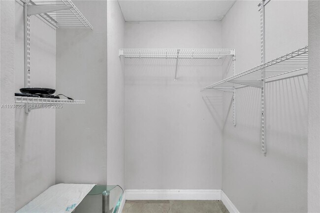 Building Photo - 4760 Lucerne Lakes Blvd W