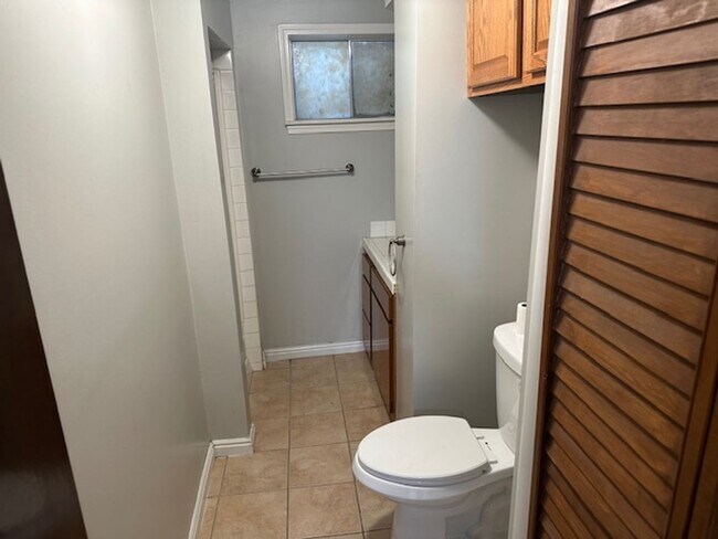 Building Photo - East Layton Home with Beautiful Landscapin...