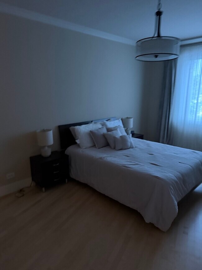 Building Photo - 525 Senon Dr