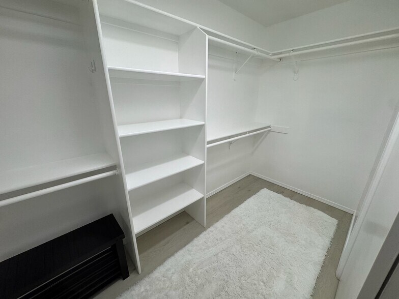 Building Photo - 1431 E Drucker St